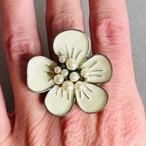 Vintage Enamel Creamy Off White Faux Pearl Center Flower Ring Size 6.5